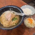 炭火焼 勇 - 鶏白湯ラーメン➕半ライス➕キャベツサラダ1000円。昼営業のみ
