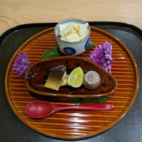 金澤 せつ理 - ホタテとポルチーニの茶碗蒸しにカラスミのシャーベット
                    秋刀魚の燻製　石川芋とアンチョビ