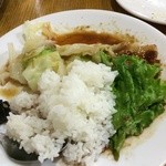 洋食と珈琲の店 北山 - ボイルドキャベツをいただいていたら、大将が、ご飯を入れてくれました(2014.11.5)