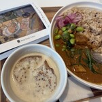 Soup Stock Tokyo Minamoa Hiroshima Ten - 期間限定スープとカレーライスのセット(1390円)を今日はチョイスしました。期間限定スープはこのセット価格よりも+ 100円でカレーはキヌア米+ 50円です。