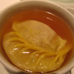 チャイナ - フカヒレ入りスープ餃子