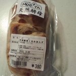 パン工房 MUGIYA - 天然酵母のパン。　３８０円