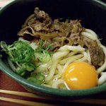 麦まる - 讃岐うどん　麦まる　ぶっかけ肉玉うどんとちく天とジャンボいなり