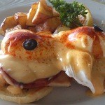 Hau Tree Lanai Restaurant - Classic Egg Benedict