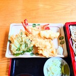 やぶ善 - 本日の"たね"は、
      ☆ 海老 x2
      ☆ 南瓜
      ☆ 長葱
      ☆ 大葉。