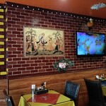 TAJ - 天井のオレンジカラー好き。インドのミュージックビデオ見ながら。