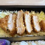 きんのつる - お肉は肉厚でとってもジューシーなトンカツ。  さすが昭和２２年創業太刀洗の井手精肉店の直営店です。