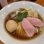 麺堂にしき 新宿歌舞伎町店 - 味玉鴨だししょうゆラーメン