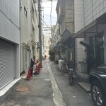 木挽町 湯津上屋 - この裏路地にあります。