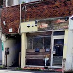 GARAM - 2025.10店外観　日傘開店待ちへ貸出してる