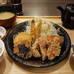 倉敷とんかつさくら亭 - 料理写真:鶏から揚げ＆蟹コロッケ＆野菜かつ定食（ご飯大盛り）