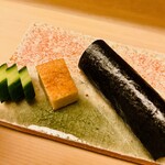 さか卯 - マグロと胡瓜の巻物、卵焼き、胡瓜の浅漬け