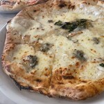 ピッツエリア エ トラットリア ダ イーサ - 4種のフォルマッジ