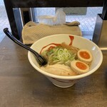 麺屋はる - あっさりしょうゆラーメンの煮玉子のせ