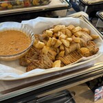 レストラン ヴァロリス - 豚肉のサンデーロースト　ブラウンオニオンとクリームチーズのソース添え