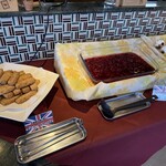 レストラン ヴァロリス - ショートブレッド　ベリー類のゼリー　ベリー類のトライフル