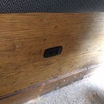 ペンギンベーカリーカフェ - ベンチシートの下に電源　2025/09