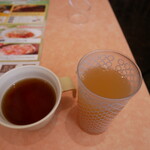 サイゼリヤ - ドリンク写真:スープとアップルジュース