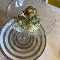 ザ・パシフィックハーバー - ズワイガニと林檎のアンサンブル ミニトマトとアボカドのワカモレ添え