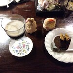 シティーライト - 琥珀の女王(左)    ノアケーキ(右) とんかつ   えびふらいのしっぽ
      