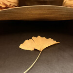 煌 焼肉 - 本物のイチョウ並木の葉♡