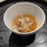 ル　ピニョン - 松茸コンソメ　香りが素晴らしい