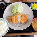とんかつ酒場 豚将軍 - 料理写真:国産ロースカツ定食
