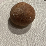 ル　ピニョン - パンは３種がサーブされました。いずれも熱々。