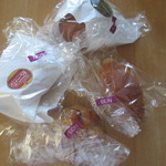 パン工場 - 料理写真:この中から次の日の朝食用にパンを４つ購入です。
