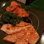 本牧亭。 - ざぶとんとランプ