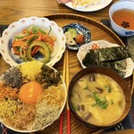 タラチネ - Bセット (卵かけご飯＋小鉢&のり) 1,100円