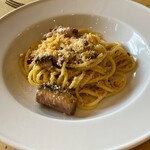 オステリア - 秋刀魚とドライトマトのパスタ(パスタは生麺のキタッラ)カリカリのパン粉が良いアクセントです。