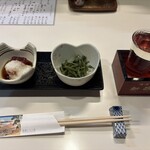 喰処 北洲 - マグロのやまかけ　みずの山菜