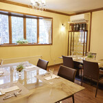 Restaurant Hamy's - 【フロア2】５名様から６名様までのテーブル席です。
７名様以上は隣合せの２テーブルの使用となります。（最大１２名様）