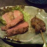 縁家 - 2014.10. サービスで頂いた子牛のタン　タン元は味噌焼きで串、中と先は炙り焼きで　柔らかく新しい味わい