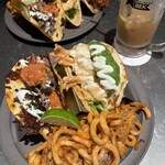 ブルー エントランス キッチン - BEKタコスTOP2ピースコンボ（2,530円）
                                BEKグリルチーズ&ビーフタコス
                                サワークリームアボカドシュリンプ