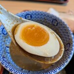 松戸富田製麺 - 煮玉子ズーム