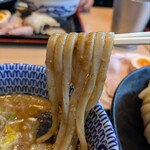 松戸富田製麺 - 濃厚つけ麺・麺ズーム