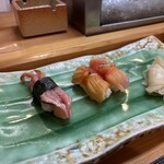 四季亭 - 赤貝握り