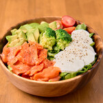 サーモンチーズアボカドサラダ