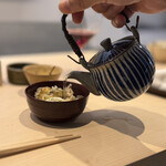 てんぷら てらおか - あご出汁　秋のキノコとご飯にぶっかけて