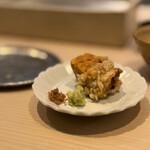 てんぷら てらおか - 北海道馬糞雲丹　大葉を巻かずに美しく形を維持