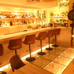 The Bar Mariage - お一人様でも気兼ねなく過ごせる、落ち着いた雰囲気のカウンター席です。
(6席)