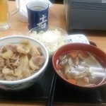 吉野家 - 小盛りの牛丼+ポテトサラダセットにケンチン汁