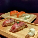 新潟地場もん越たんたん - 村上牛握り、ゆたからサーモン握り