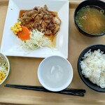 いなべ市役所食堂 - Bランチ（チキンステーキ　ニンニクソース）　小鉢（ツナサラダ）