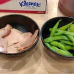らぁ麺たけし - チャーシュー、枝豆