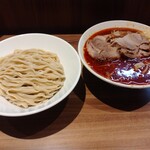 らーめん菊 - 辛つけ麺 1300円 麺300g
      ニンニクマシマシ、ヤサイマシ