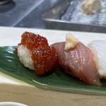 立食い寿司 根室花まる 丸の内オアゾ店 - 根室５貫セット1250円