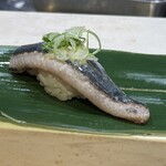 立食い寿司 根室花まる 丸の内オアゾ店 - 秋刀魚280円